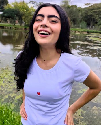 Camiseta Diminuto corazón * Bordado Dama