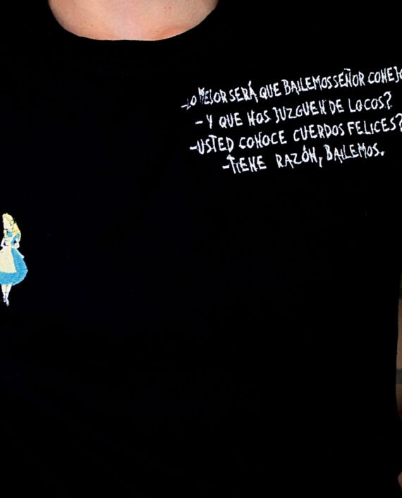 Camiseta Alicia en el País de las Maravillas * Bordado
