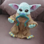 *Baby Yoda comiendo rana