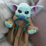 *Baby Yoda comiendo rana