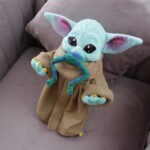 *Baby Yoda comiendo rana