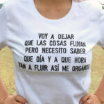 Camiseta Voy a dejar que las cosas fluyan * Bordado