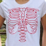 Camiseta Hasta los huesos * Croptop Bordado Dama
