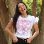 Camiseta Hasta los huesos * Croptop Bordado Dama