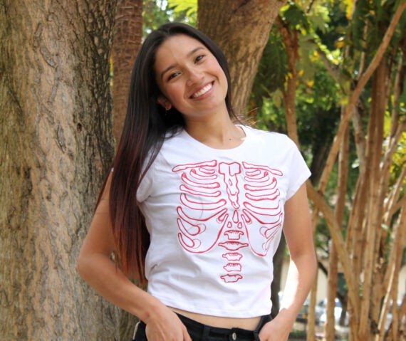 Camiseta Hasta los huesos * Croptop Bordado Dama