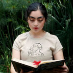 Camiseta ORGULLO Y PREJUICIO* Bordado Dama