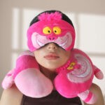 Cojin cuello GATO SONRIENTE Alicia en el pais de las maravillas + antifaz de regalo